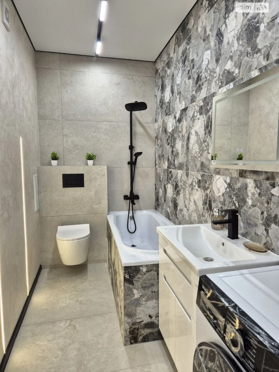 Apartment for Sale: New World