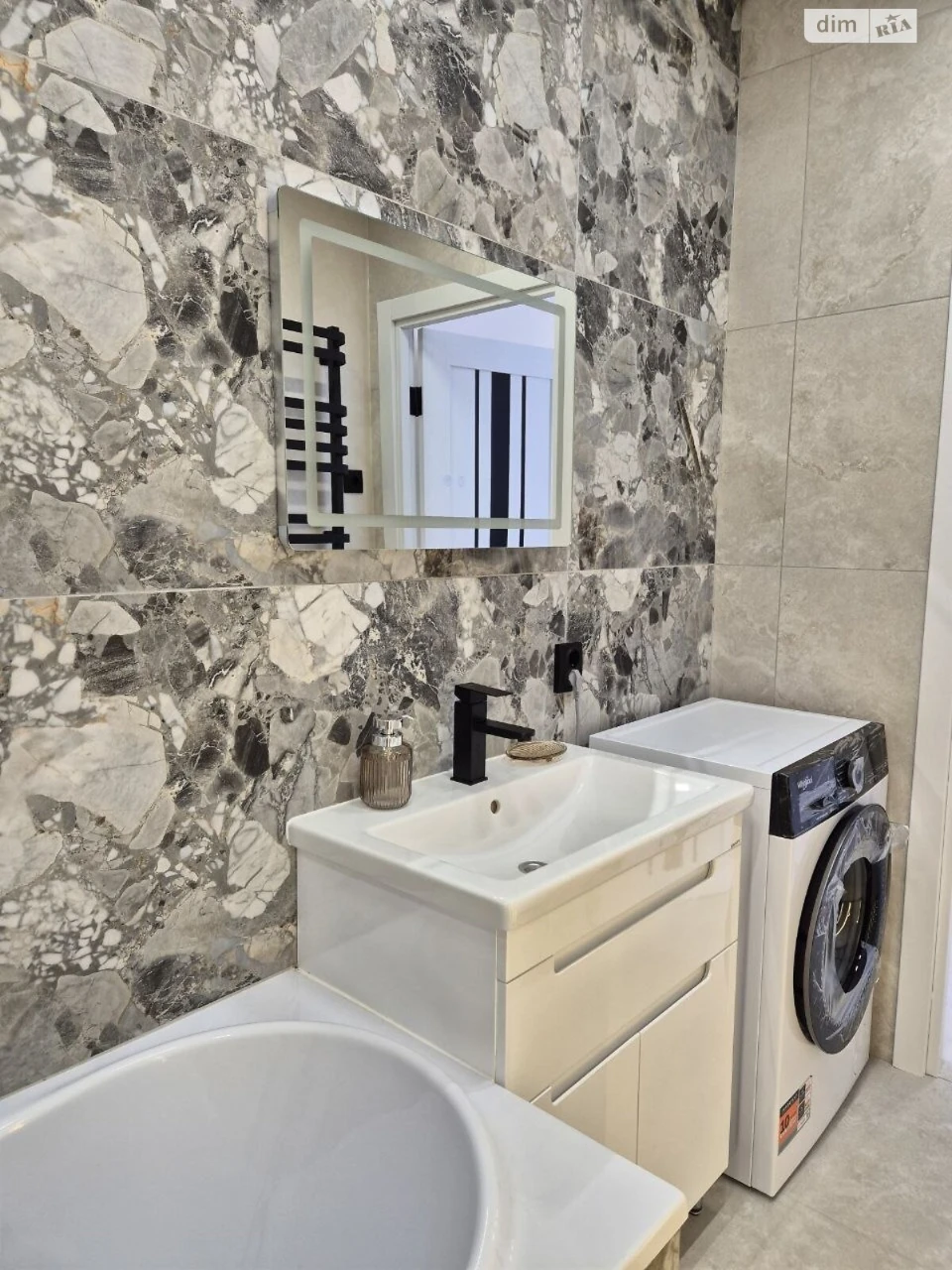 Apartment for Sale: New World