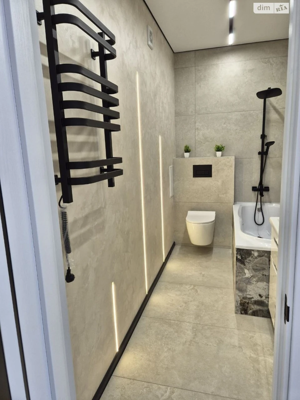 Apartment for Sale: New World