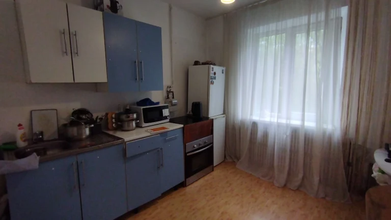 Продається 2 кімнатна квартира Коновальця
