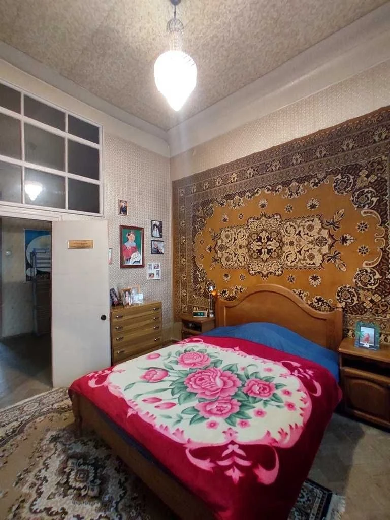 Apartment for sale in the center with autonomous heating.
