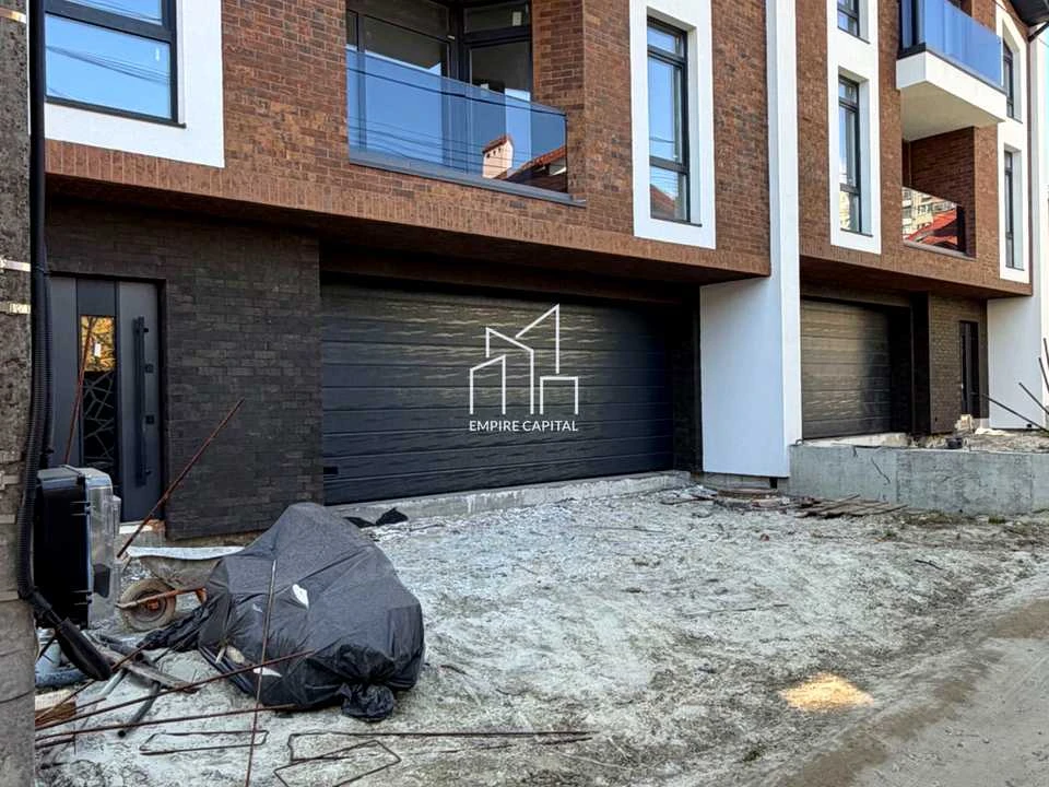 House. Warsaw Street, Львів