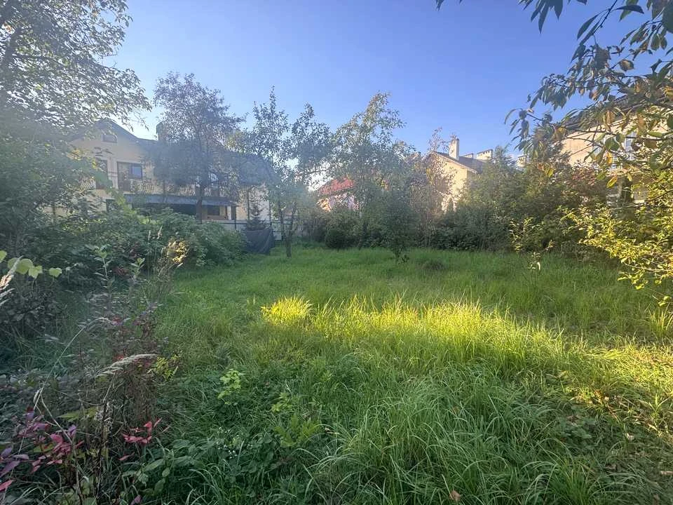 Ділянка. Львів, Землеробна вул.