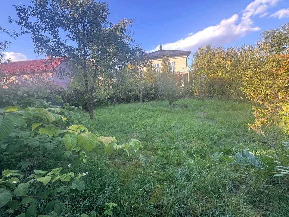 Ділянка. Львів, Землеробна вул.