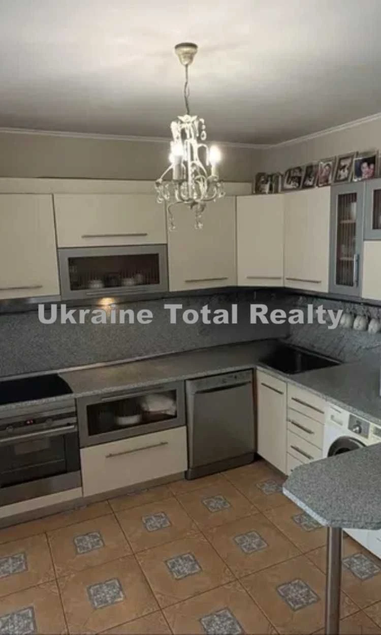 Просторная 3-комнатная квартира 98 м2 с ремонтом! Улица Милославская