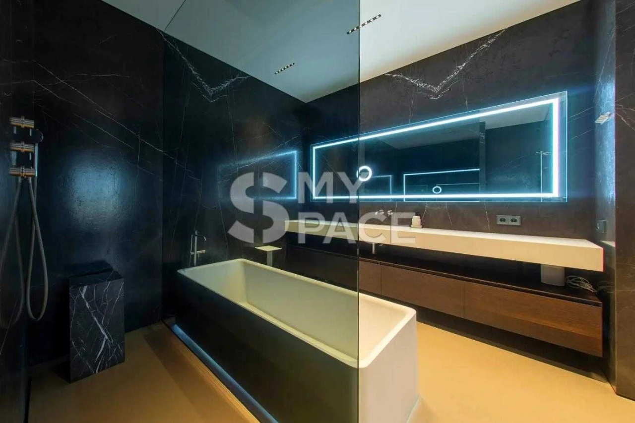 Продажа просторной 3-комнатной квартиры в ЖК Sherwood, ул. Авиаконструктор