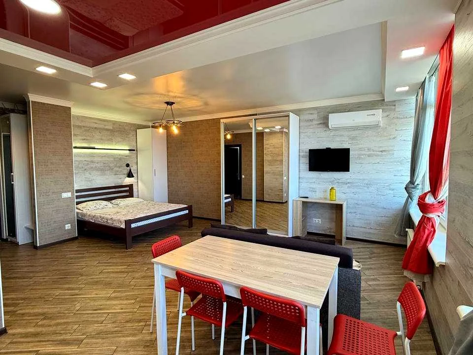 Apartment. Odesa, Baseyna st.