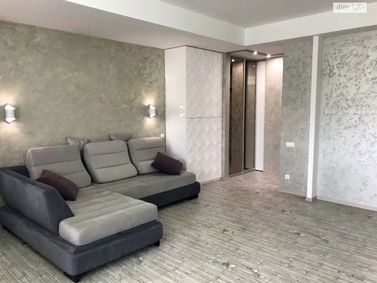 Long-Term Rental: Apartment