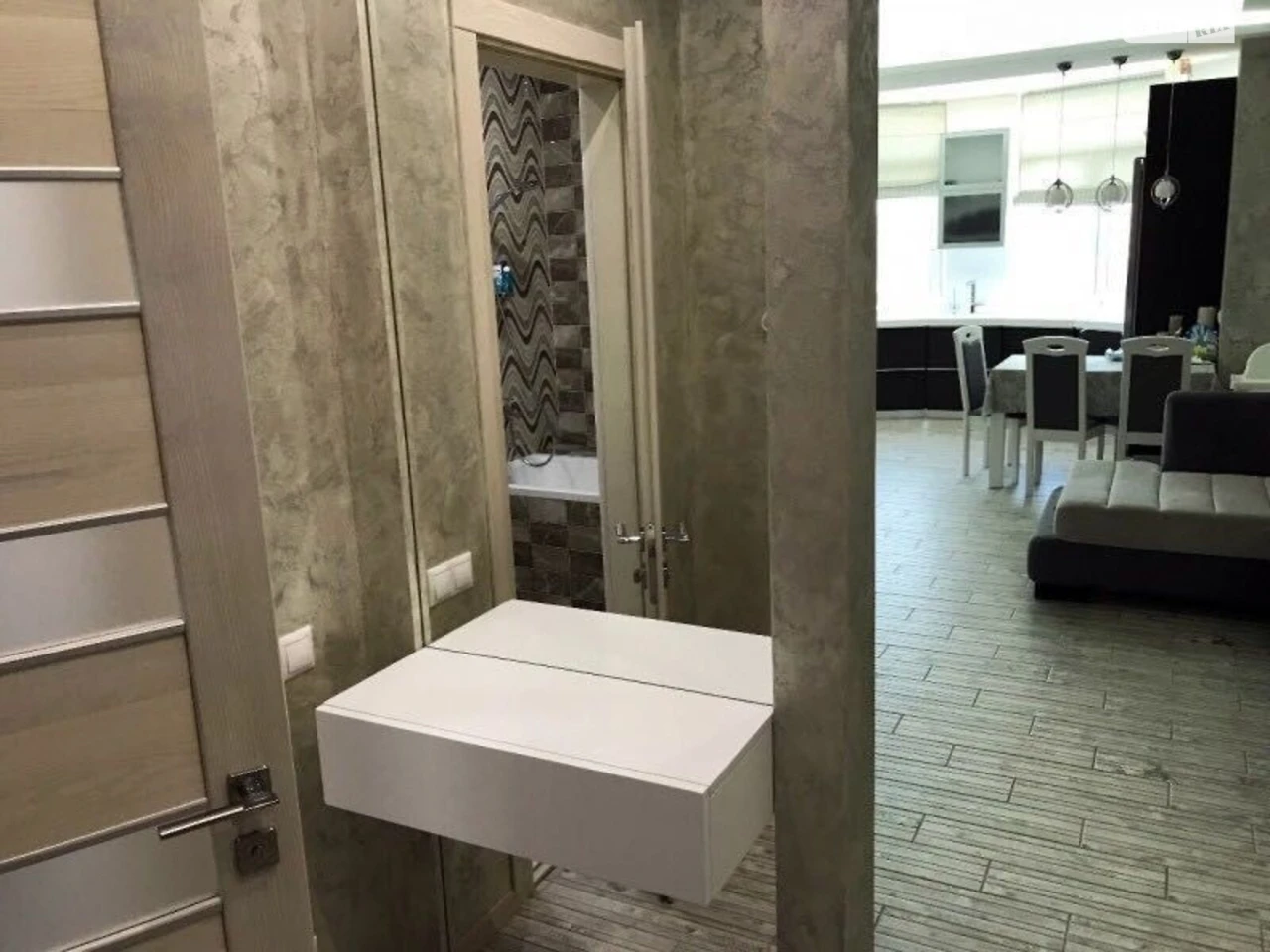 Long-Term Rental: Apartment