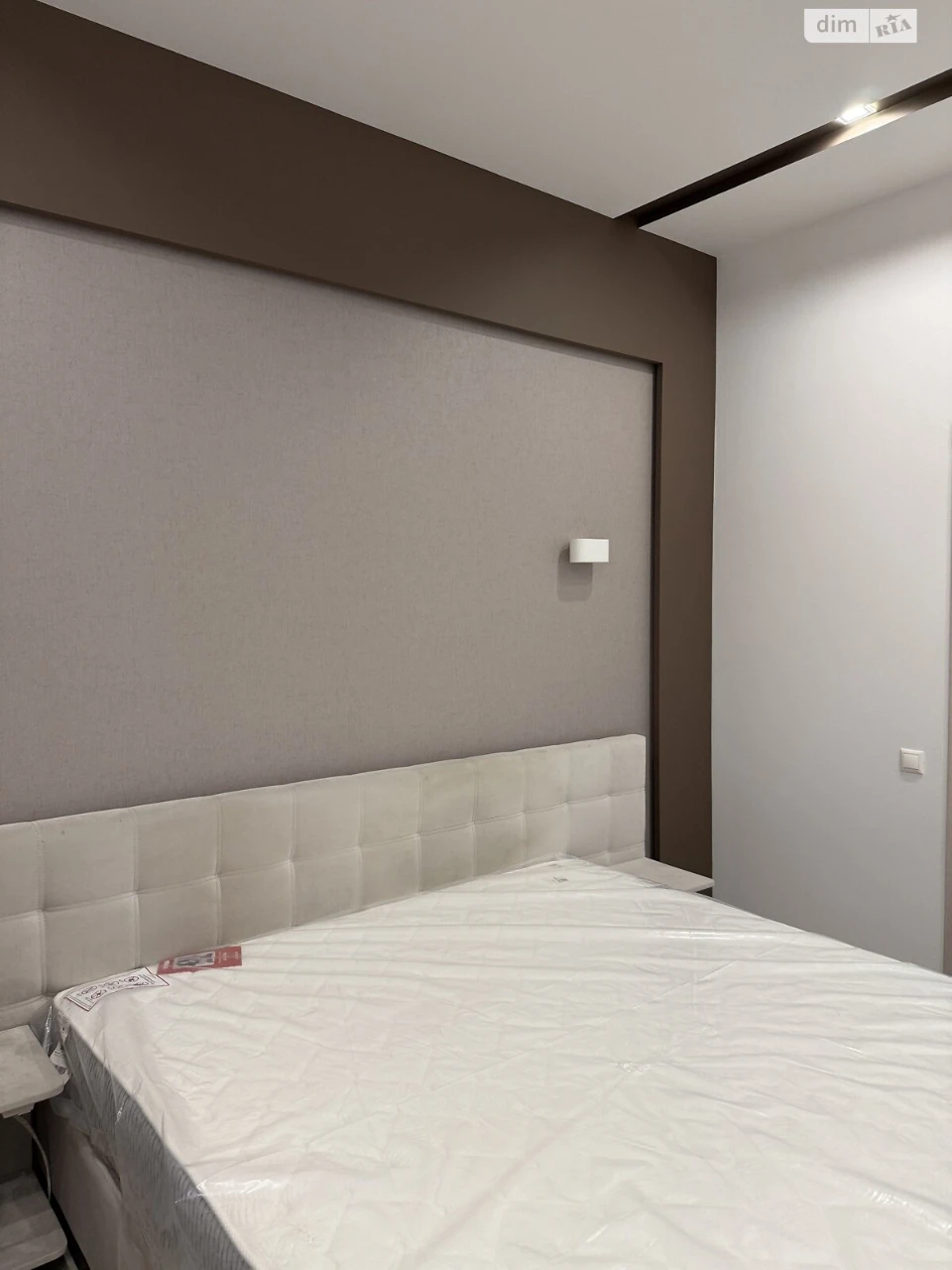 Long-Term Rental: Apartment