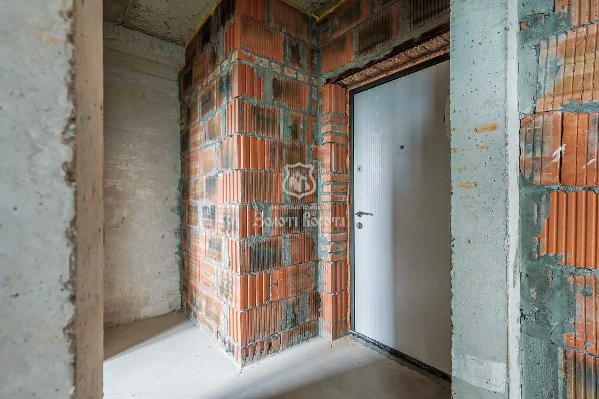 Apartment, 1 room. Un renovated. Residence New England. Mikhail Maksymov