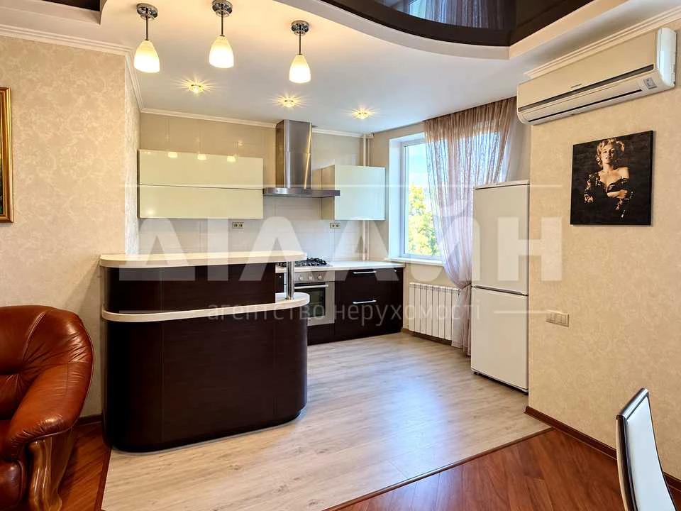 Apartment. Zaporizh, Relief Street