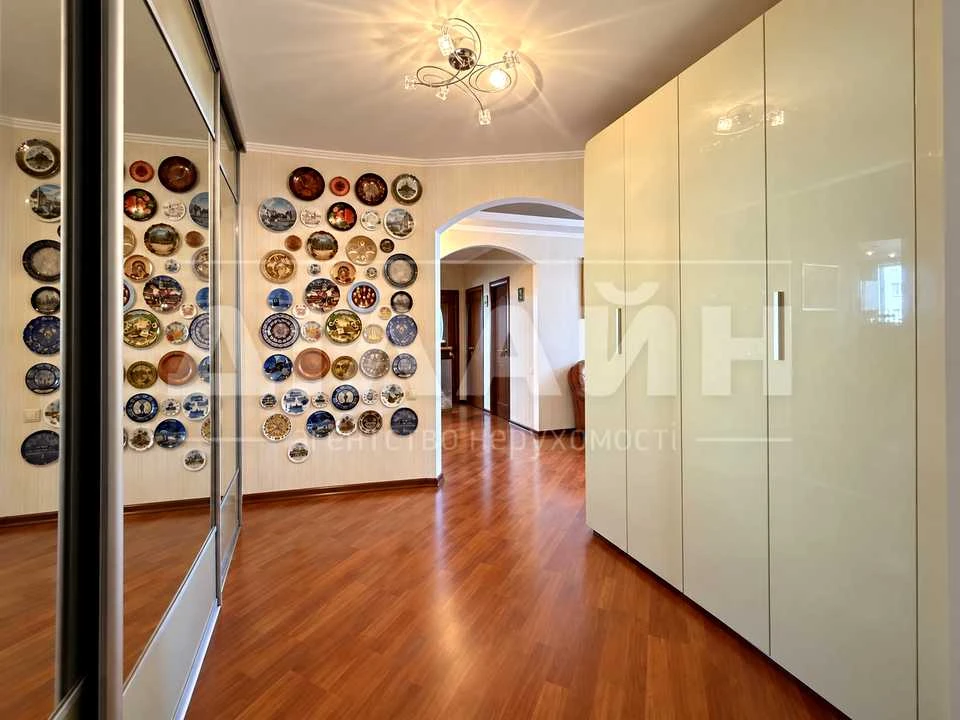 Apartment. Zaporizh, Relief Street
