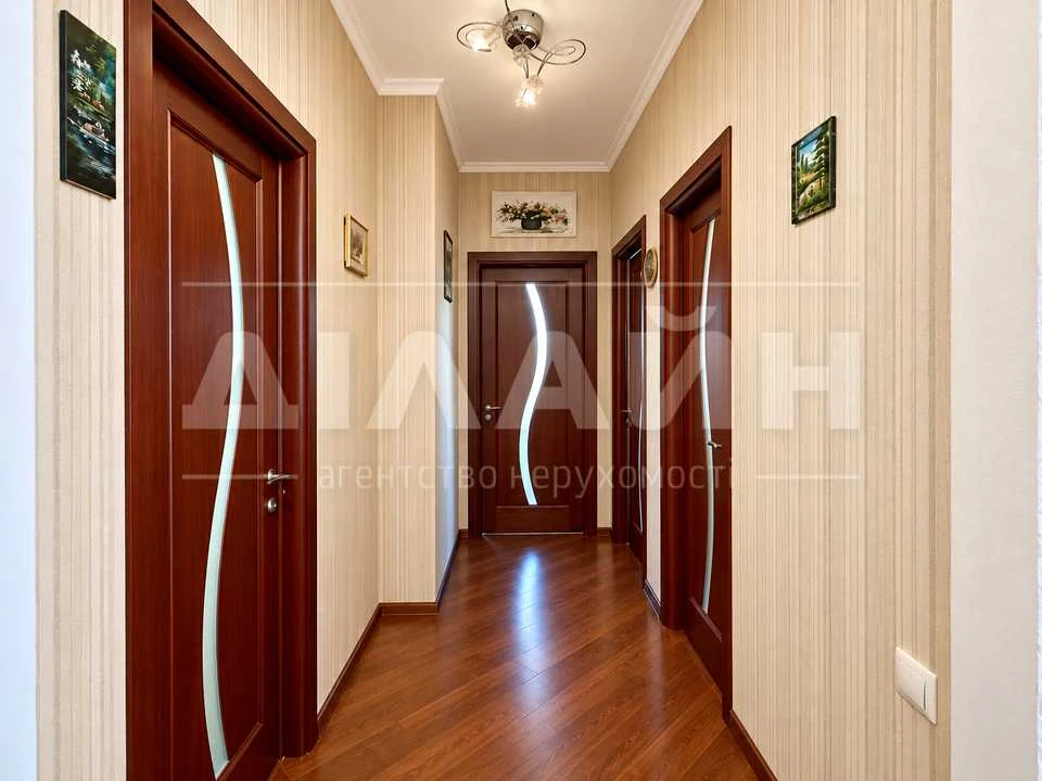 Apartment. Zaporizh, Relief Street
