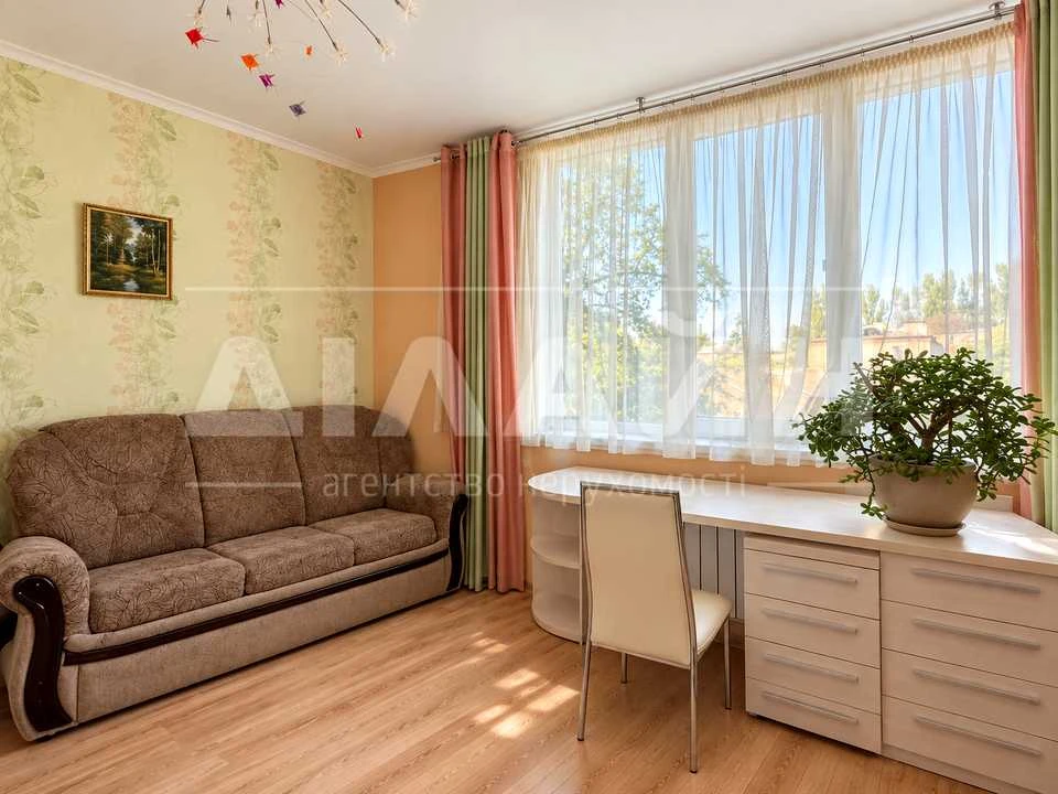 Apartment. Zaporizh, Relief Street
