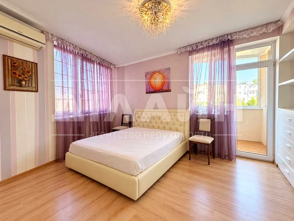 Apartment. Zaporizh, Relief Street