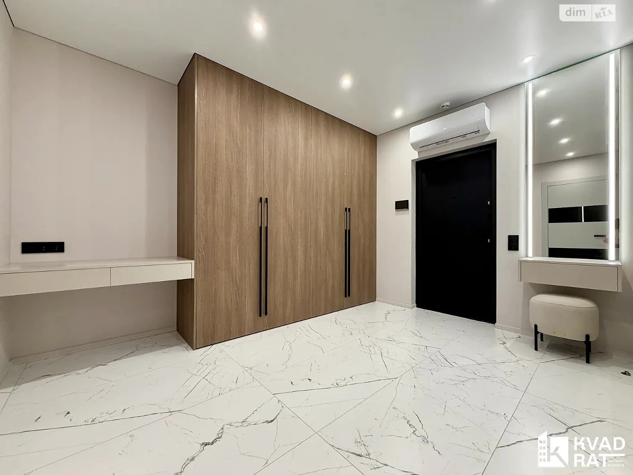 Apartment for Sale: Center