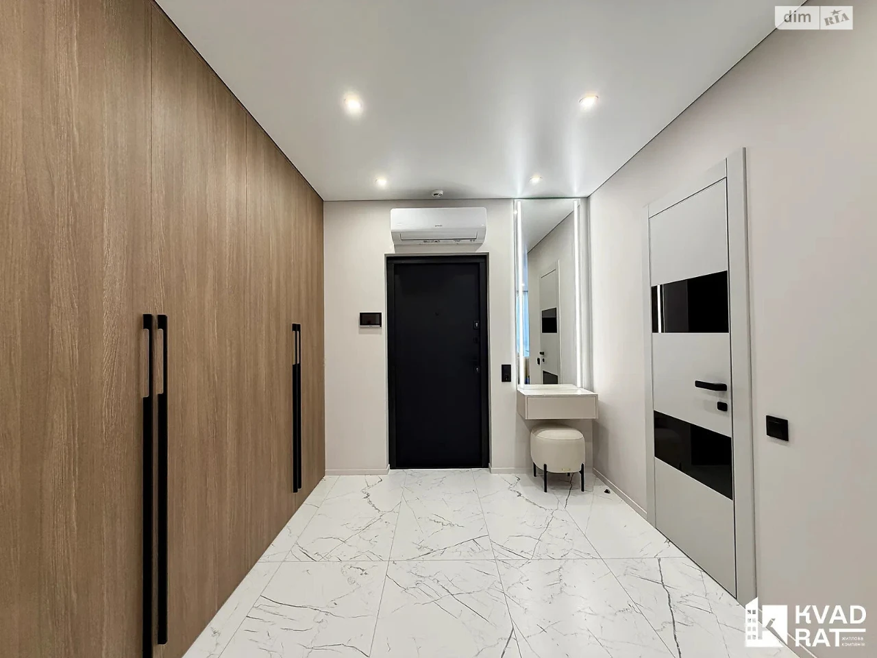 Apartment for Sale: Center
