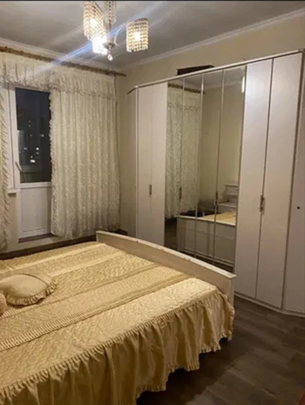 For rent a 3-room apartment (70 m²) in Kyiv, Дарницький район (Darnytskyi district)