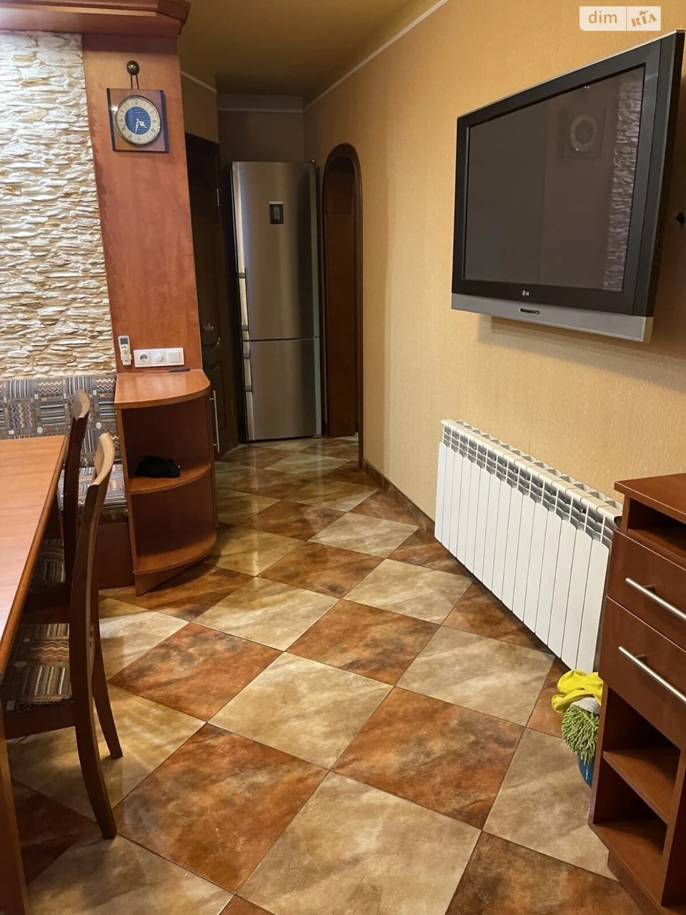 Long-Term Rental Apartment, Poczynki