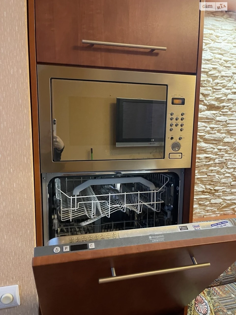 Long-Term Rental Apartment, Poczynki