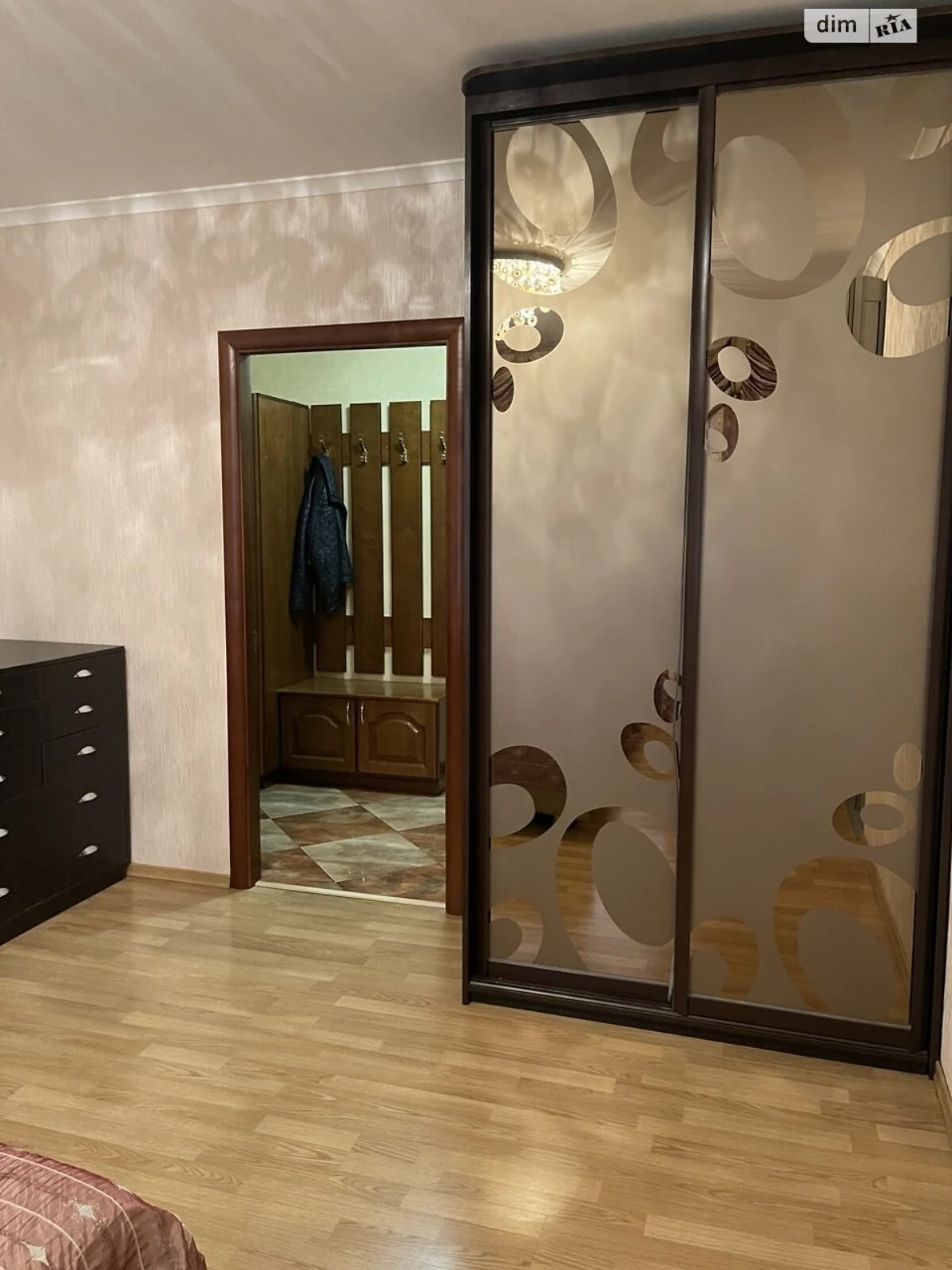 Long-Term Rental Apartment, Poczynki