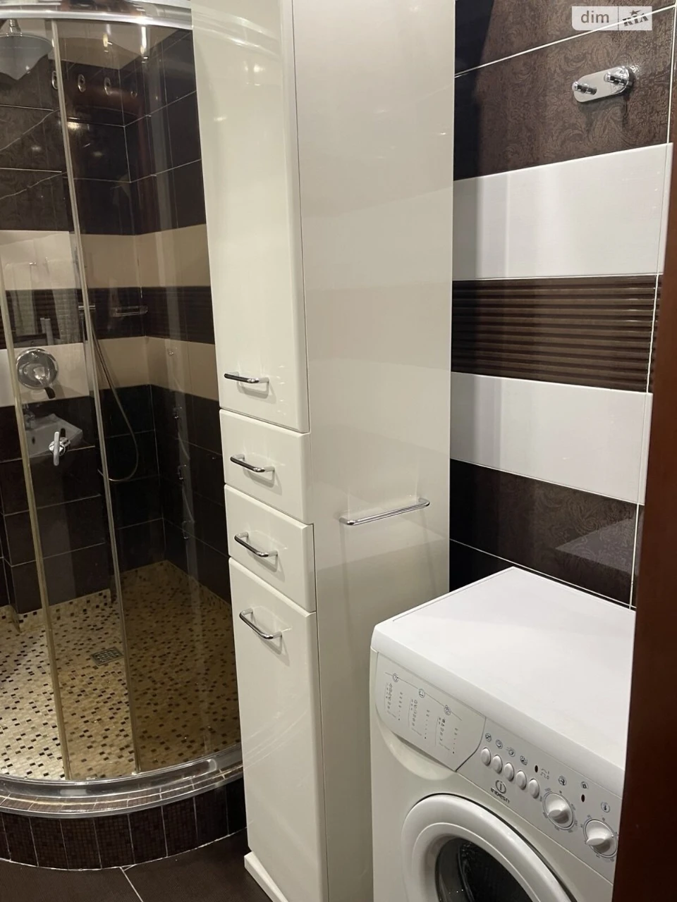 Long-Term Rental Apartment, Poczynki