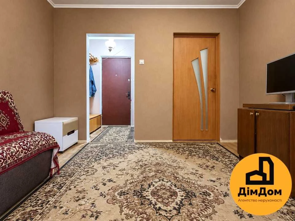 Apartment. Kyiv, Kharkiv Avenue