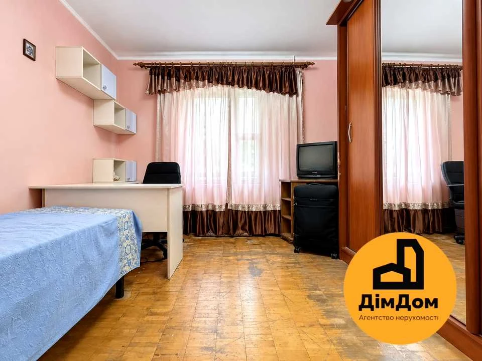 Apartment. Kyiv, Kharkiv Avenue