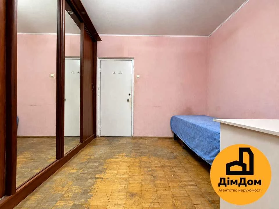 Apartment. Kyiv, Kharkiv Avenue
