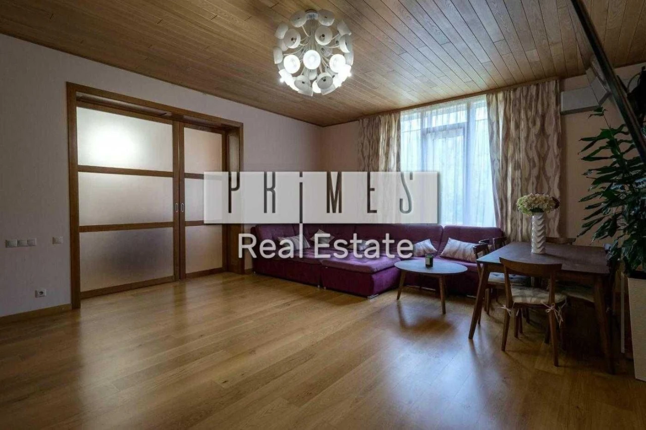 Продаж 3-поверхового будинку + будівля з котельнею і гаражем