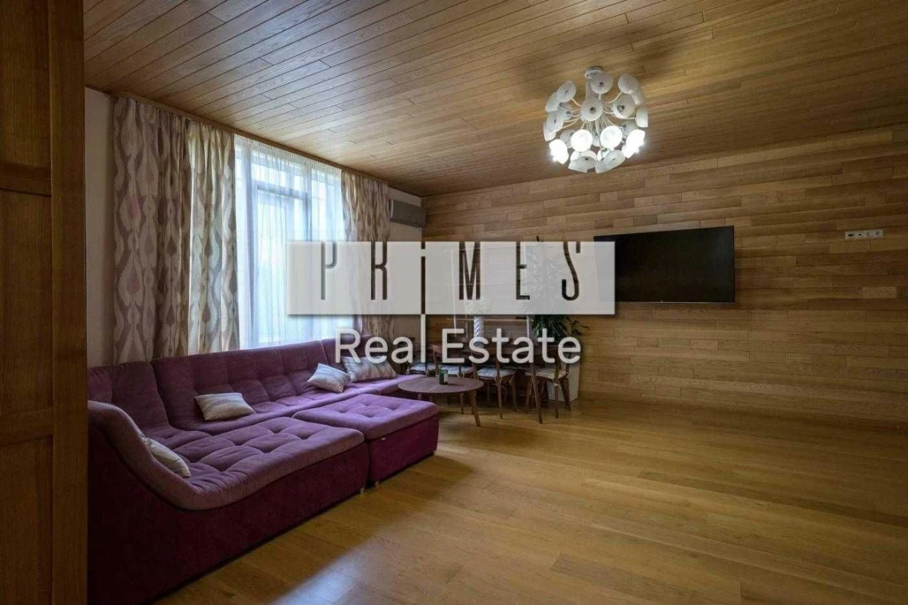 Продаж 3-поверхового будинку + будівля з котельнею і гаражем