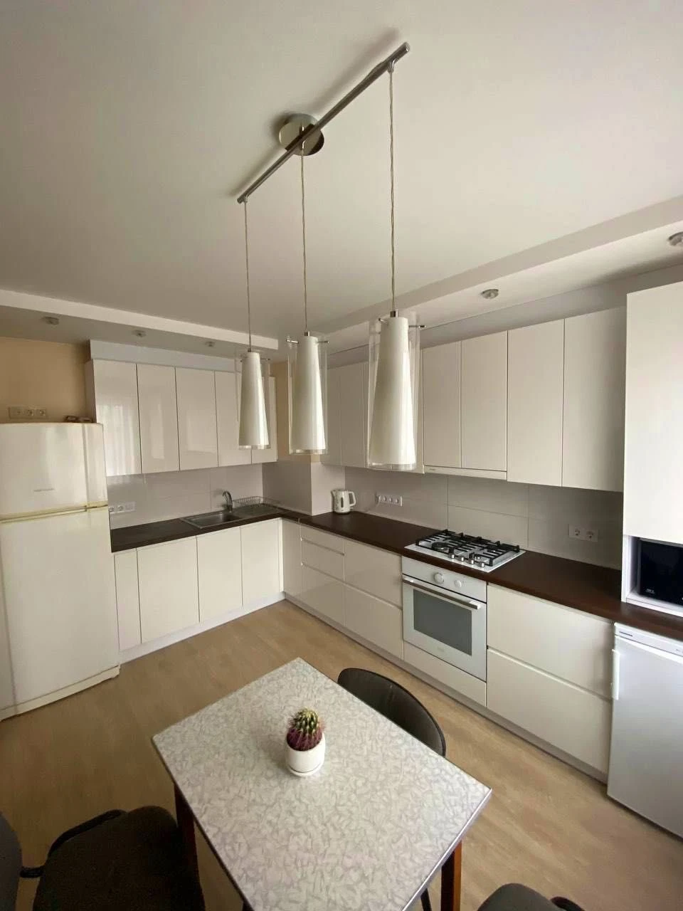 Sale of a 3-room apartment with its own heating on Topola-3