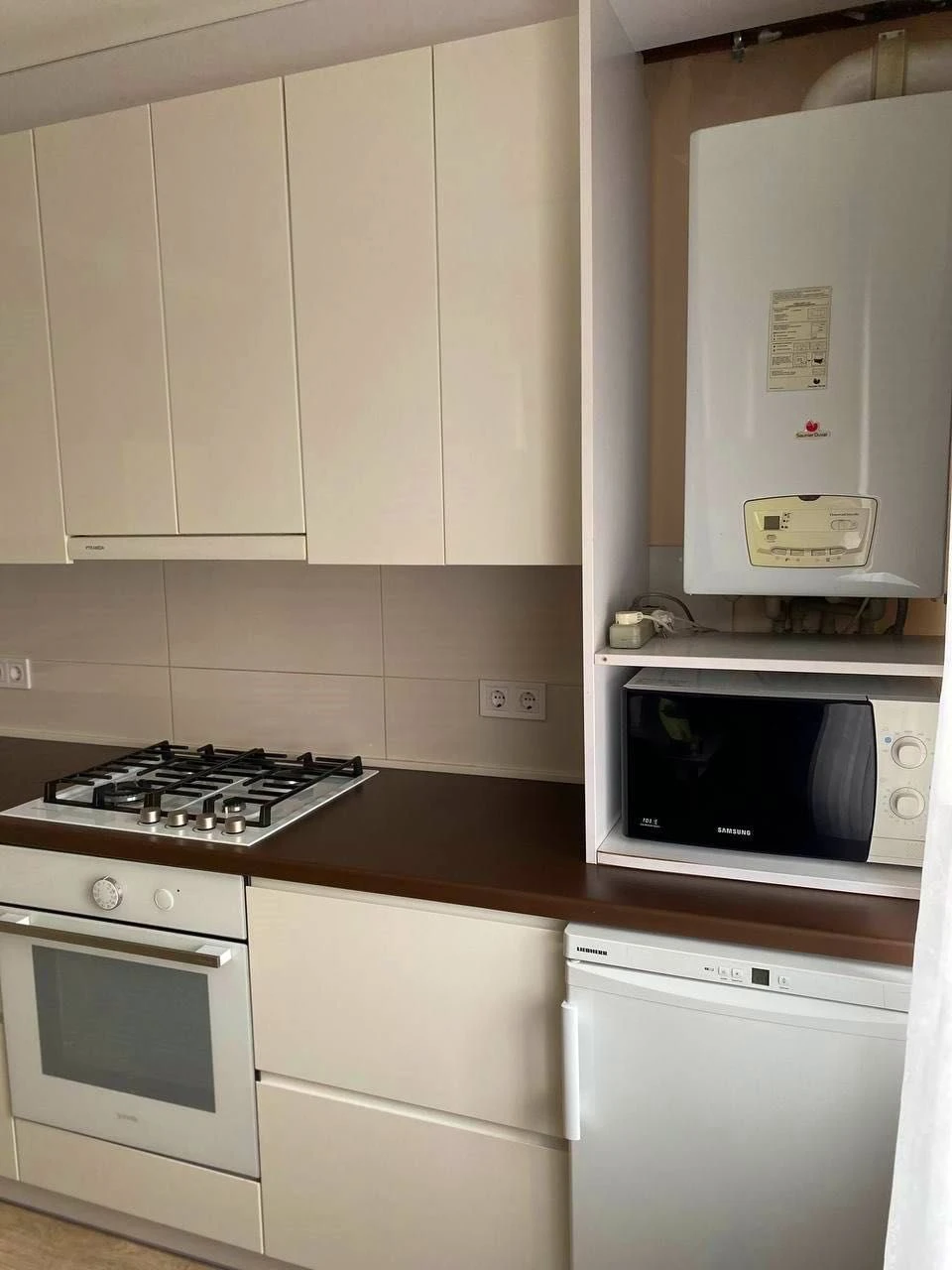 Sale of a 3-room apartment with its own heating on Topola-3