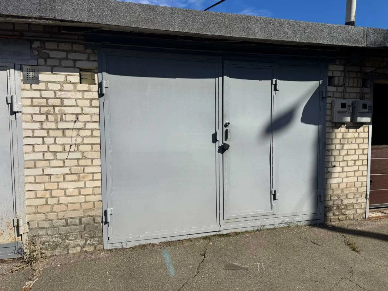 Garage for Sale in Kyiv, Lukiivka, Lviv Square.