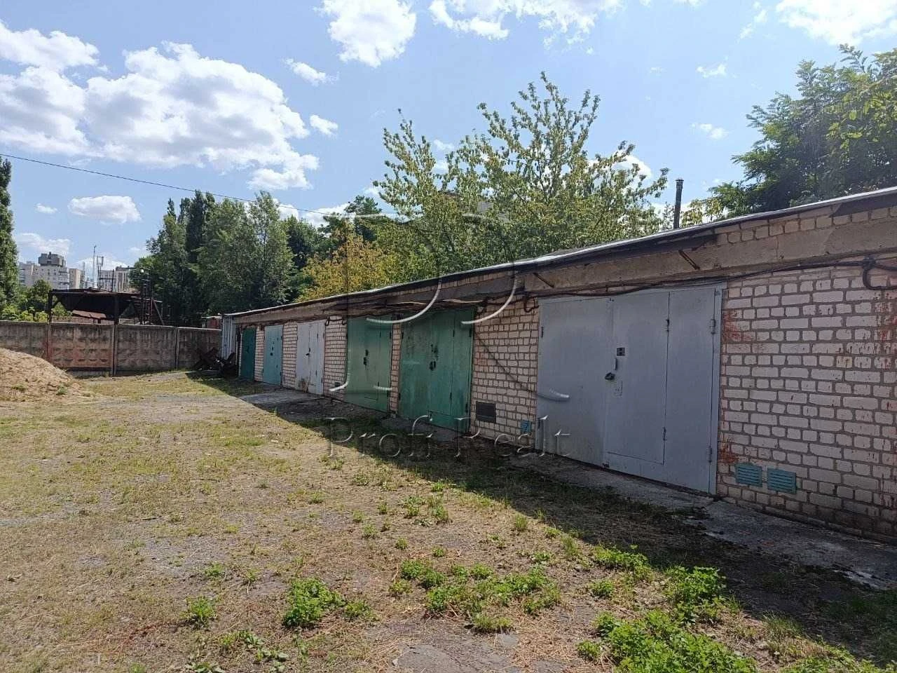 Продаж бетонний гараж Солом'янський р-н/Фучика