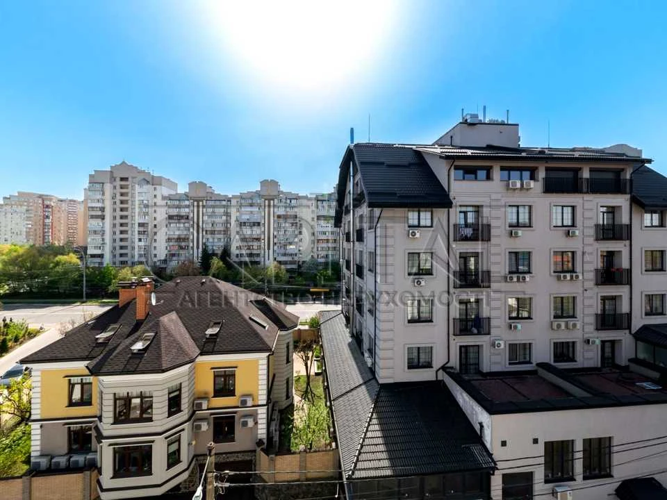 Apartment. Kyiv, Tvorcha Street