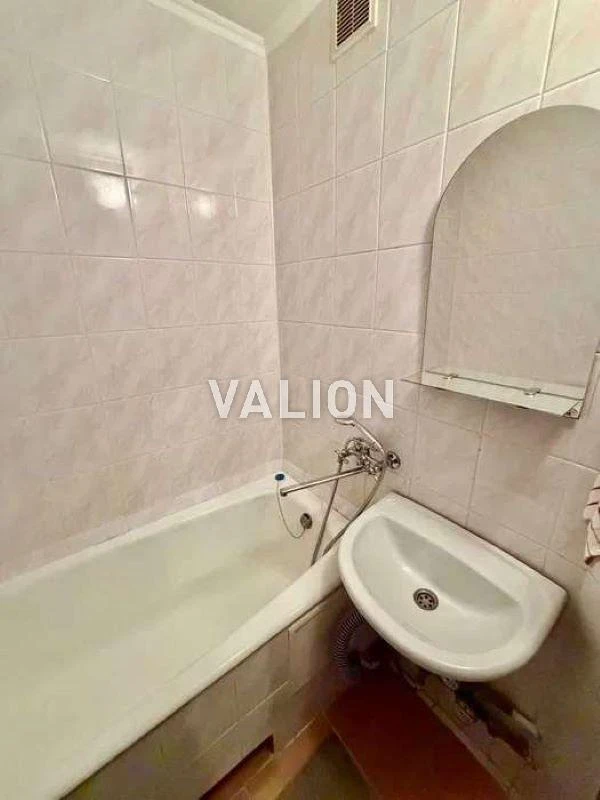 Продажа 2-х комнат в Райдужном 21А, метро Дарница.