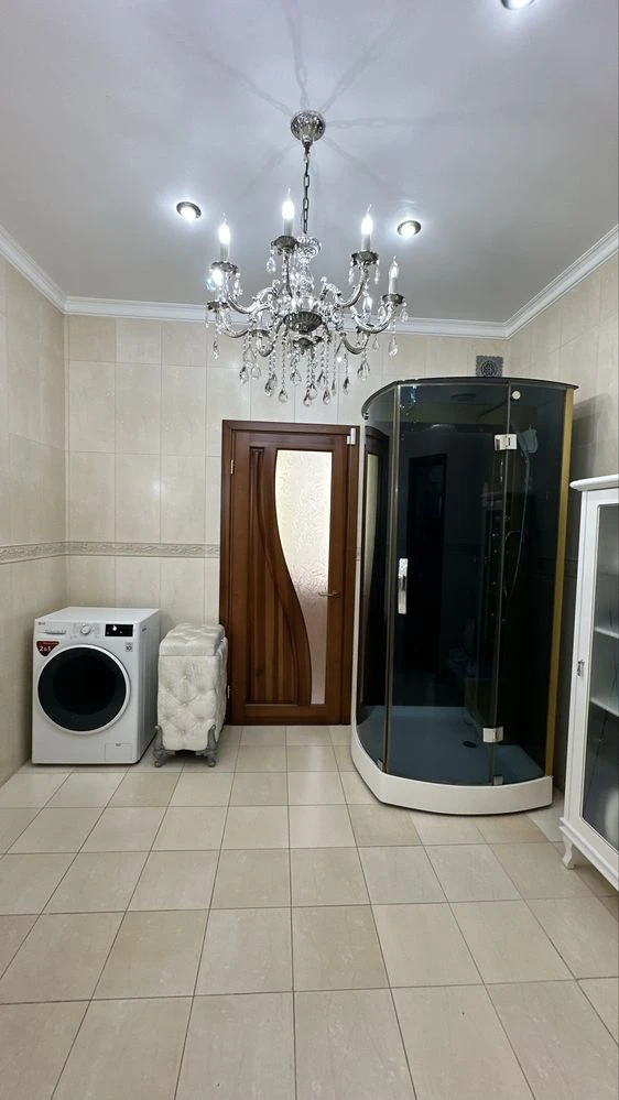 Продається будинок 300 м2 на ділянці 6,5 соток. Сонячні панелі, уб