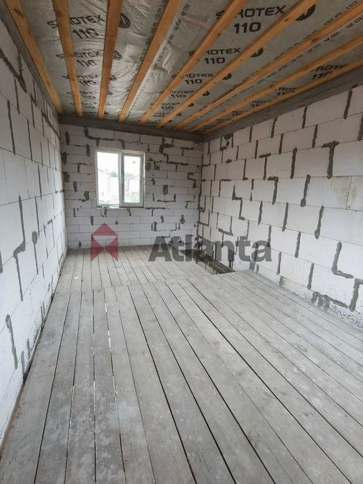 I will sell a townhouse with an automatic transmission system. Closed territory. Place for Auto Len