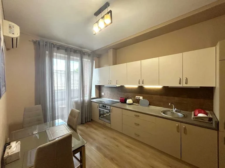 Apartment. Odessa, Knizhovyi Street