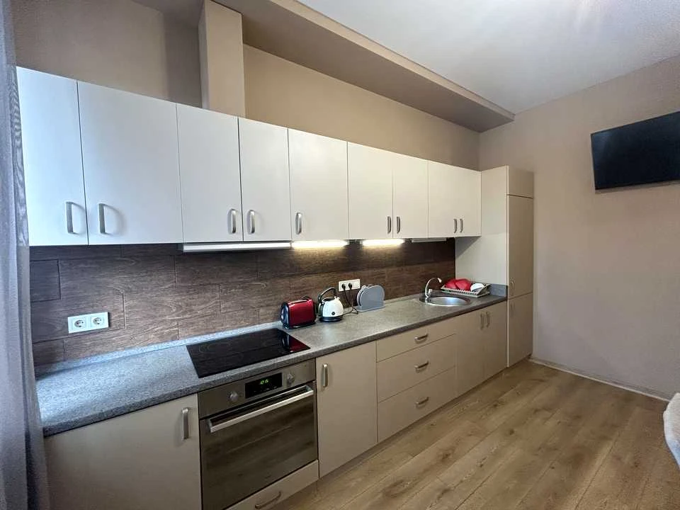 Apartment. Odessa, Knizhovyi Street