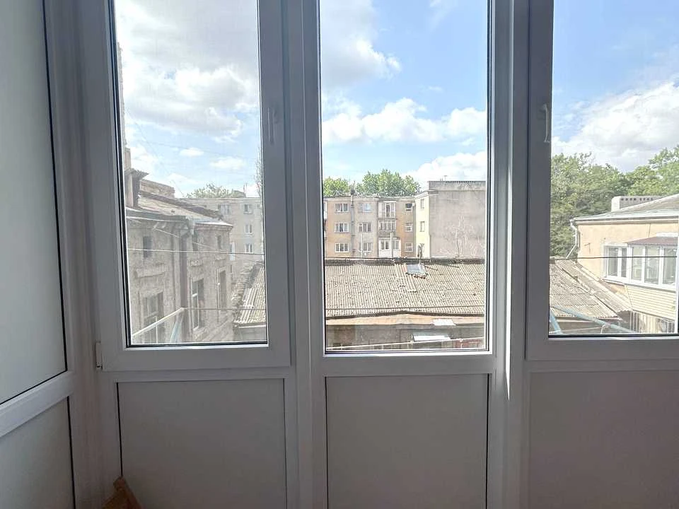 Apartment. Odessa, Knizhovyi Street