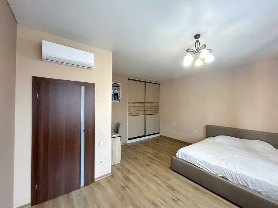 Apartment. Odessa, Knizhovyi Street