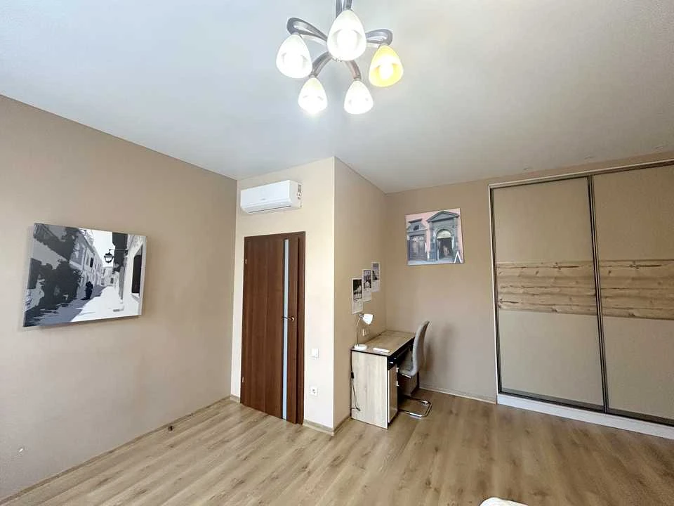 Apartment. Odessa, Knizhovyi Street