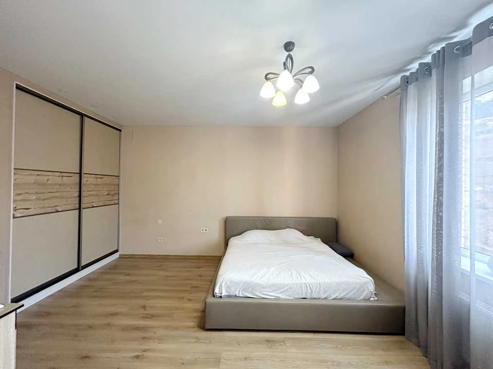 Apartment. Odessa, Knizhovyi Street
