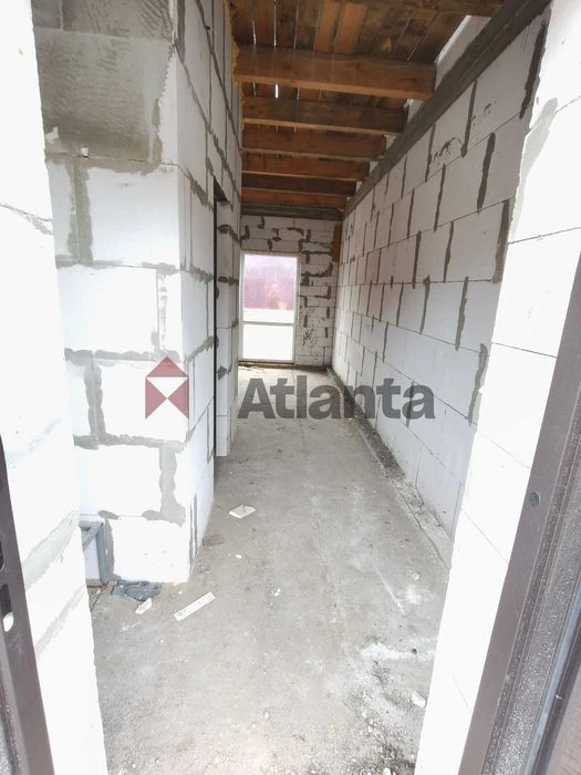 I will sell a townhouse with an automatic transmission system. Closed territory. Place for Auto Len