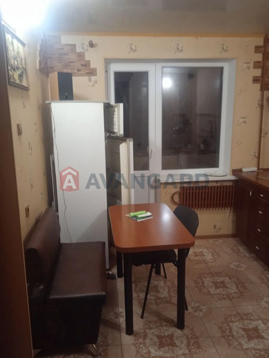 Продається 1 кімнатна квартира в затишному  районі  на вирві