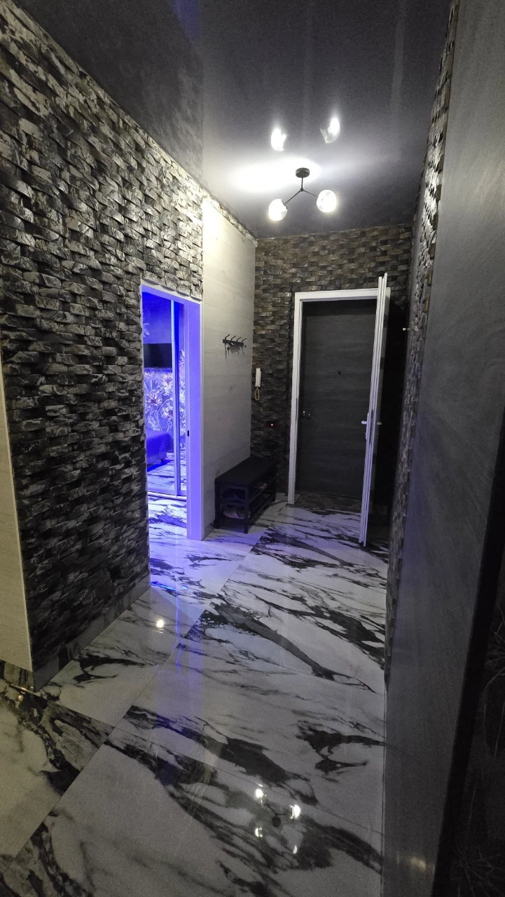 Продажа 2-комнатной квартиры в центре.