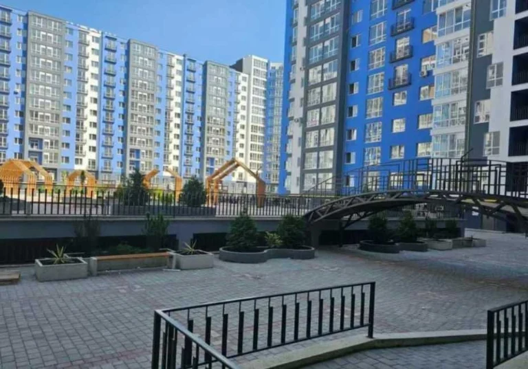 Urgent sale of a large two-sided apartment in the center!